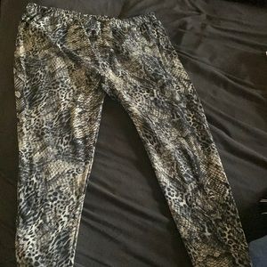 Printed slightly worn leggings
